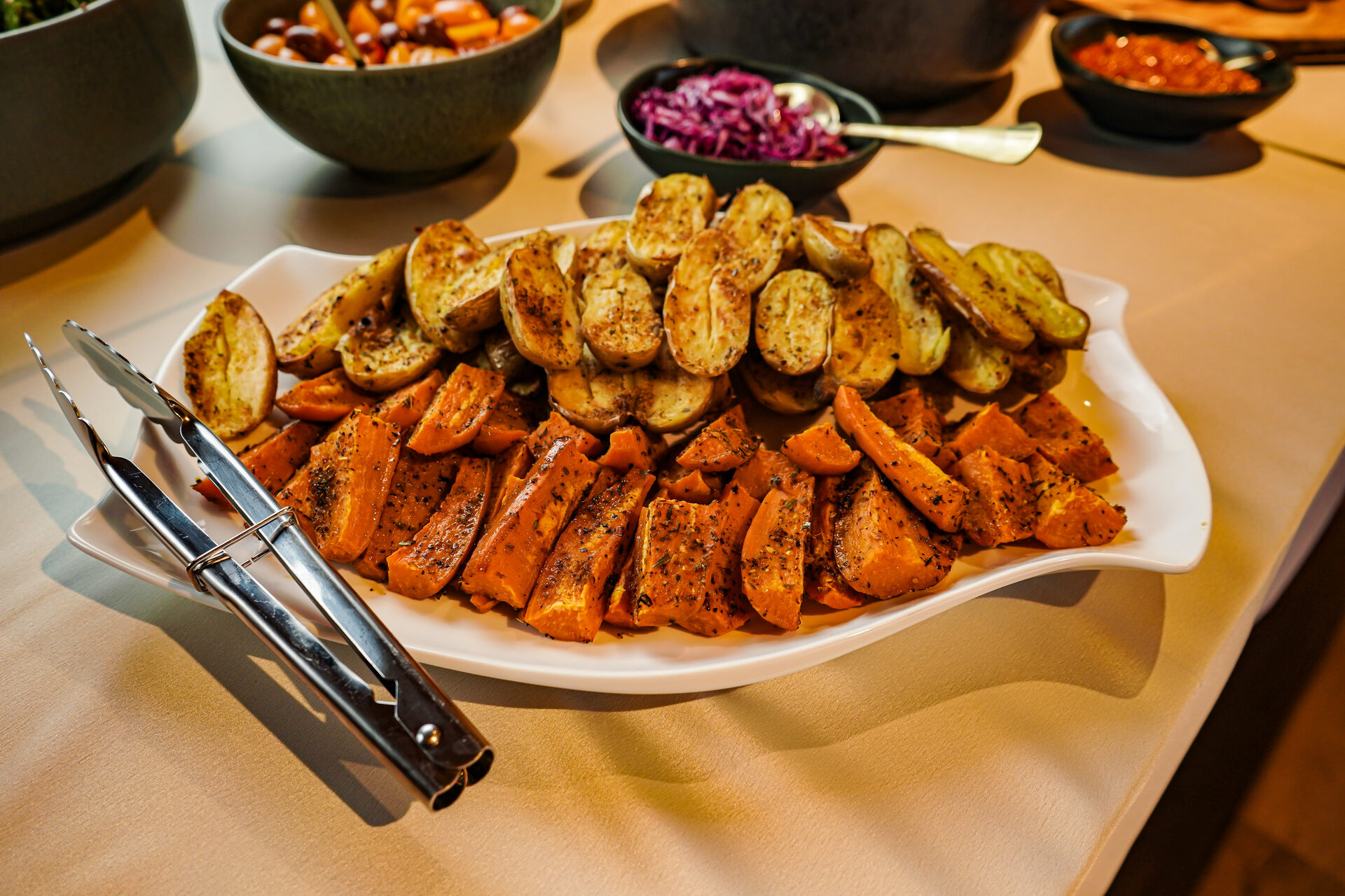 Pratos de carne do banquete